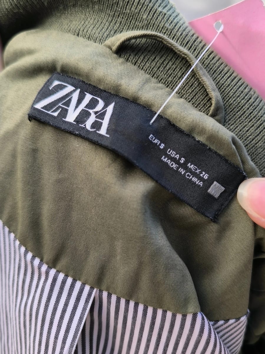 🟢 ZARA maslinasto zelena jakna