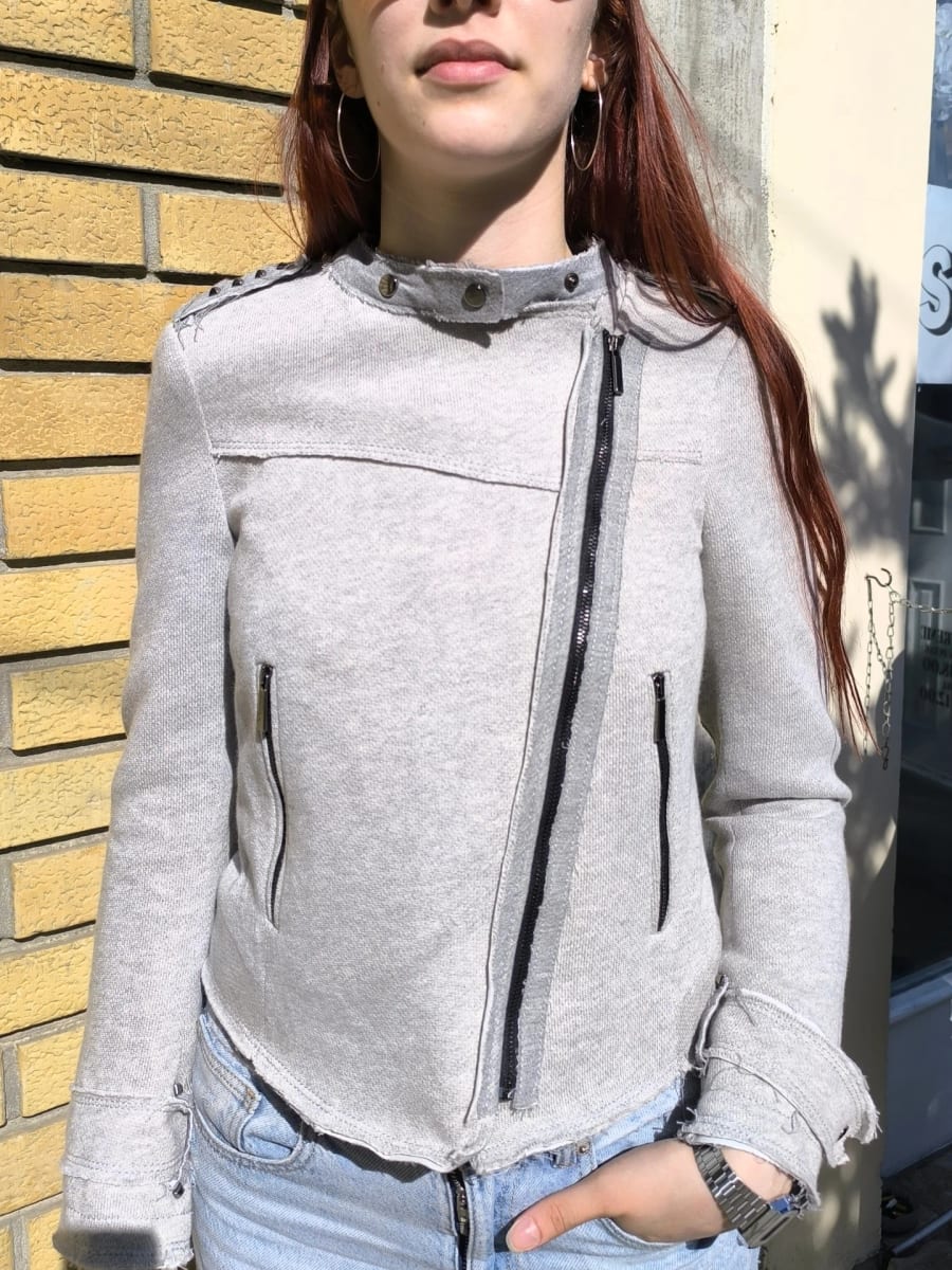 ZARA siva jaknica – moderan i urban komad koji se lako uklapa u svaki outfit 🤍